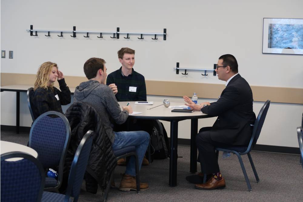 An alumnus giving advice to students at the 30 Minute Mentors Event